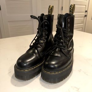 Dr. Marten’s Platform Boots Women Sz 9